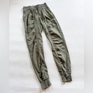 Lululemon Dance Studio Joggers size 0 007-A